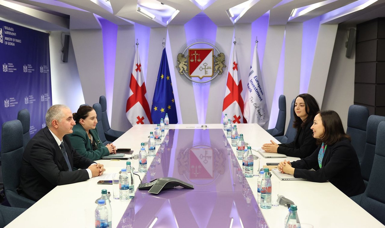 Finanzminister Lasha Khutsishvili trifft EIB-Vertreterin in Südkaukasien