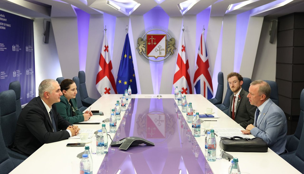 Finanzminister Lasha Khutsishvili trifft den Botschafter des Vereinigten Königreichs in Georgien