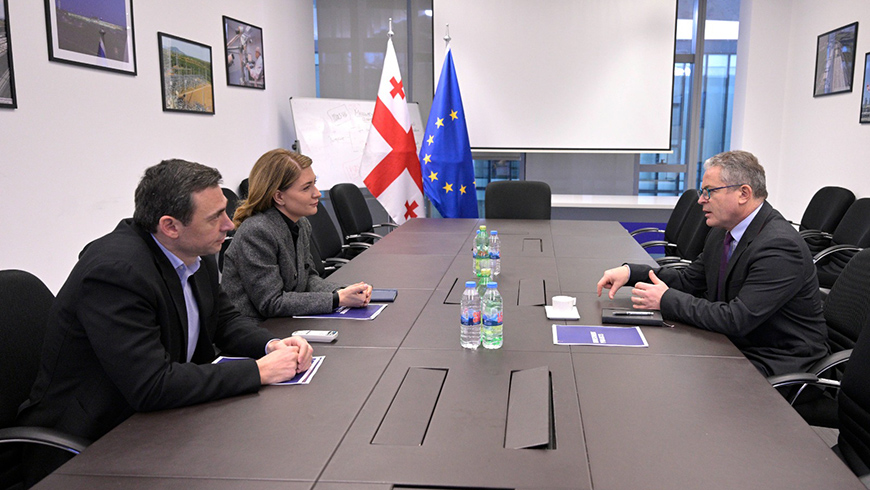 Tamara Ioseliani trifft den Geschäftsführer des französischen Unternehmens Alstom