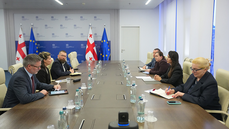 Mariam Kwawrischwili trifft Leslie Bearman Lahms von der ADB