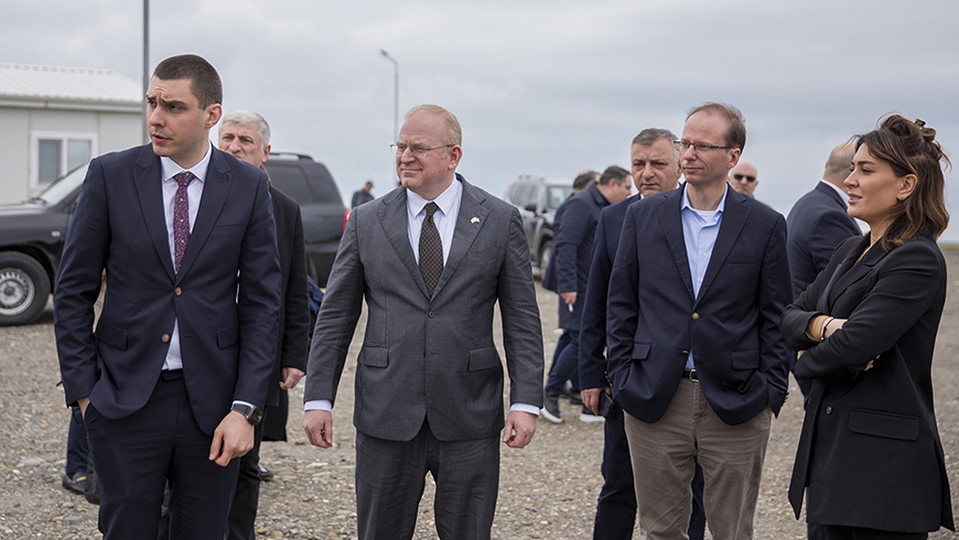 Tamar Ioseliani stellt amerikanischer Delegation Entwicklungspläne für den Hafen Anaklia vor