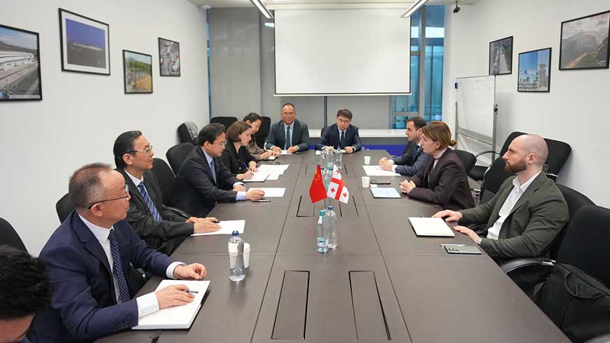 Tamar Ioseliani trifft Gouverneur von Gansu