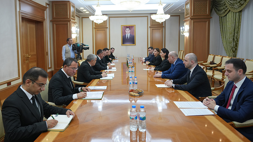 Mariam Kvirivshvili trifft den stellvertretenden Vorsitzenden der Regierung Turkmenistans in Aschabad