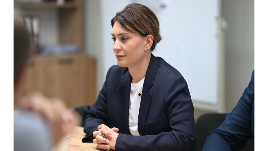 Tamara Ioseliani trifft den Direktor der Jan De Nul N.V.-Niederlassung in Georgien und bespricht den Fortschritt der Bauarbeiten am Hafen von Anaklia