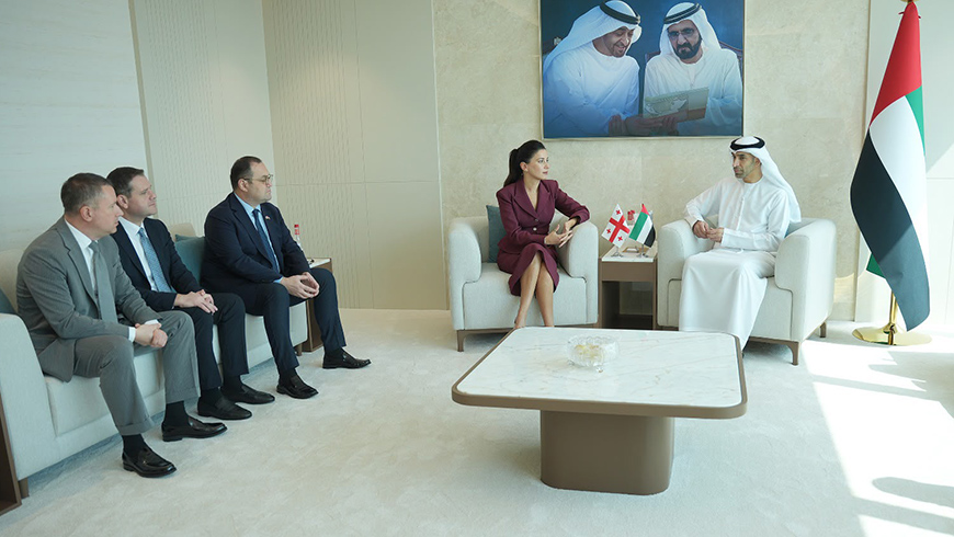 Mariam Kwirwischwili trifft den Minister für Außenhandel der Vereinigten Arabischen Emirate, Thani bin Ahmed Al Zeyoudi.